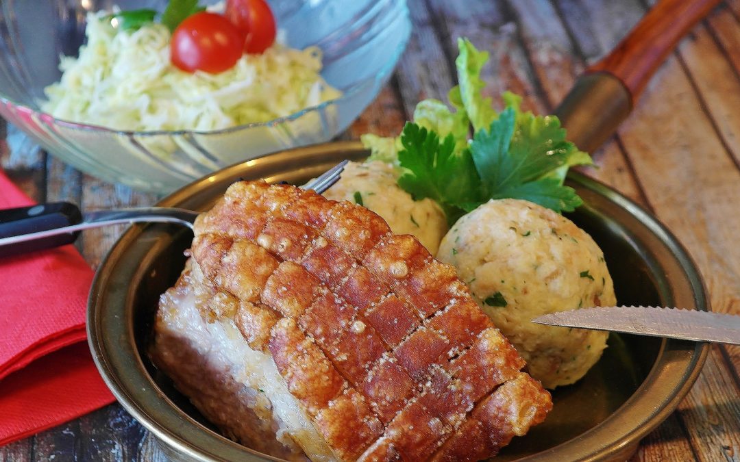 Knuspriger Schweinsbraten im Römertopf - Biohof Hubicek | Regionale Bio ...